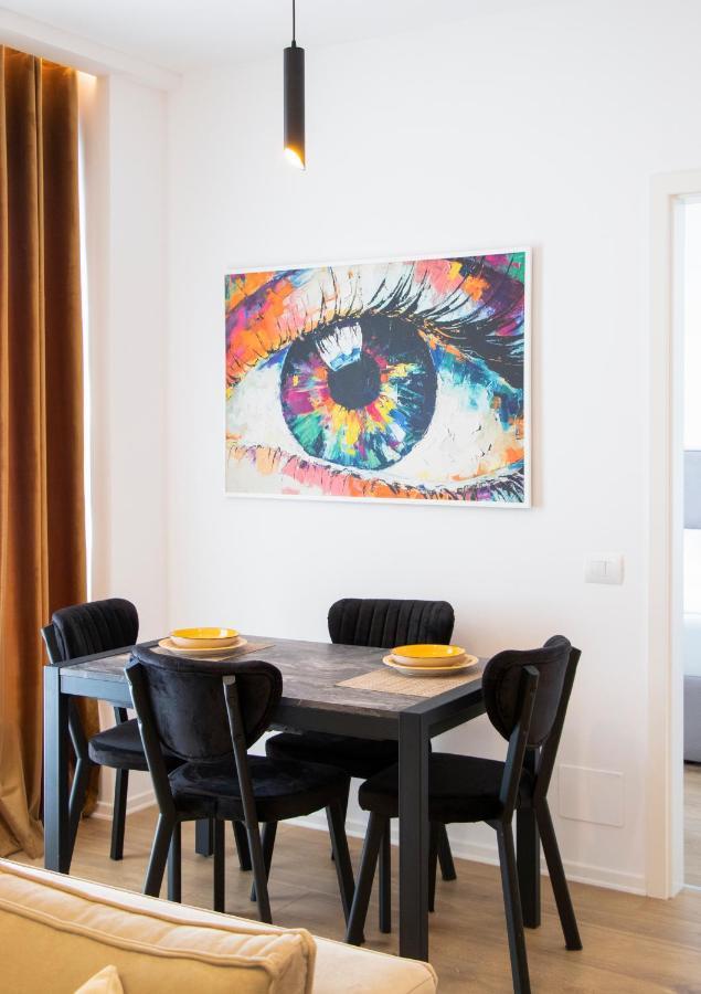 Luxury Rooftop 23 Bed & Breakfast Tirana Exterior photo
